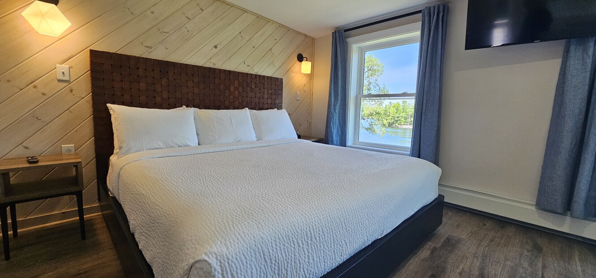 1 bedroom, travel cot, free WiFi, bed sheets