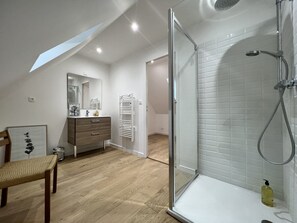 House | Bathroom - Historic Comfort in the Heart of Ballon (Ballon-Saint-Mars)