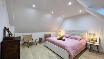 2 bedrooms, iron/ironing board