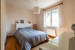 4 quartos, ferros/tábuas de passar roupa, Wi-Fi de cortesia