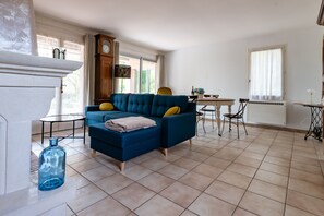 TV, fireplace, DVD player