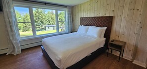1 bedroom, travel crib, free WiFi, bed sheets - Juniper Motel-Deluxe Double Queen*RM7*Pet Friendly*Lake Access (Greenville)