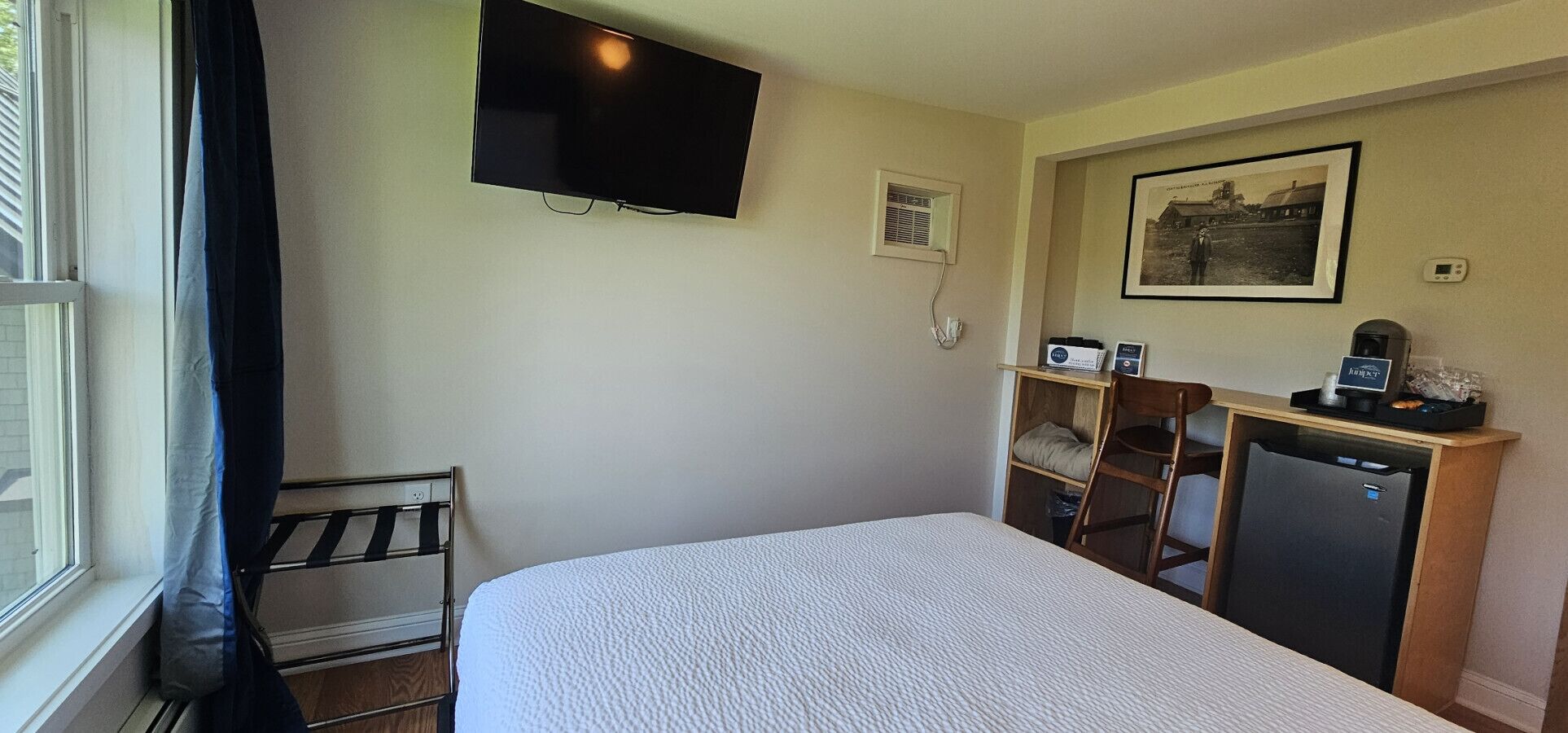 1 bedroom, travel cot, free WiFi, bed sheets