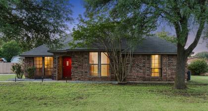 Oasis - Pickleball | Pool | Hot Tub | Game Room!