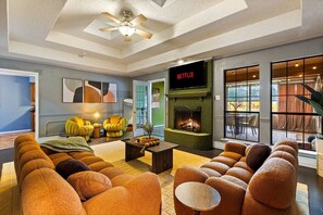 TV, table football, ping pong - Oasis - Pickleball | Pool | Hot Tub | Game Room! (Ellis County)