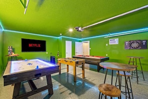 Games room - Oasis - Pickleball | Pool | Hot Tub | Game Room! (Ellis County)