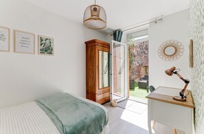 2 dormitorios, tabla de planchar con plancha, wifi gratis y ropa de cama