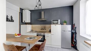 Réfrigérateur, micro-ondes, four, lave-vaisselle