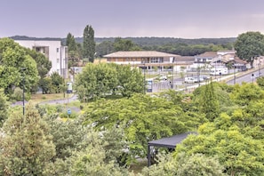Parkplätze auf dem Gelände