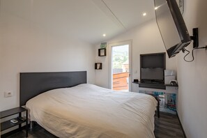 2 slaapkamers, een strijkplank/strijkijzer, gratis wifi, beddengoed