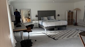 5 slaapkamers, een strijkplank/strijkijzer, wifi, beddengoed