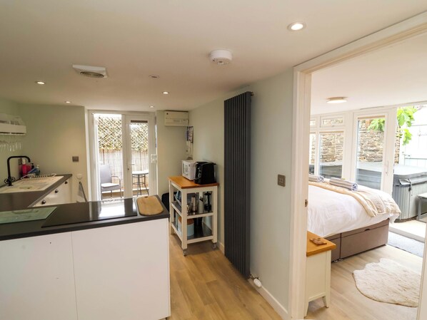 1 室のベッドルーム、客室ごとに異なる装飾、客室ごとに異なるインテリア、WiFi (無料)