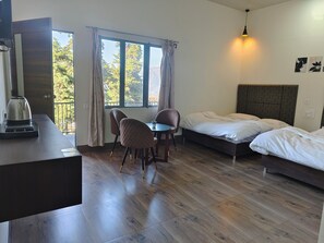 FamilieTwin kamer, balkon, uitzicht op heuvels | Gratis wifi