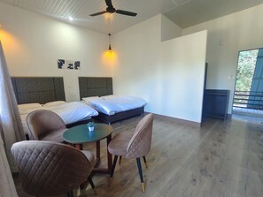 FamilieTwin kamer, balkon, uitzicht op heuvels | Gratis wifi