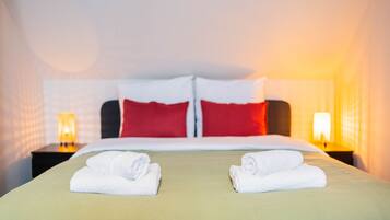 2 bedrooms, iron/ironing board, bed sheets