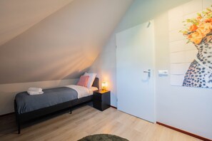 2 bedrooms, iron/ironing board, bed sheets