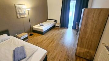 1 bedroom, desk, free WiFi, bed sheets