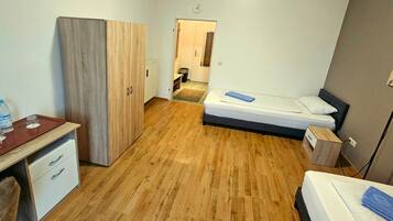 1 bedroom, desk, free WiFi, bed sheets