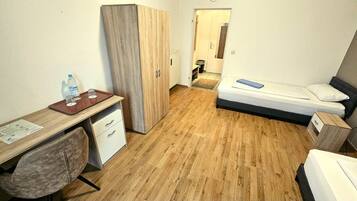 1 bedroom, desk, free WiFi, bed sheets