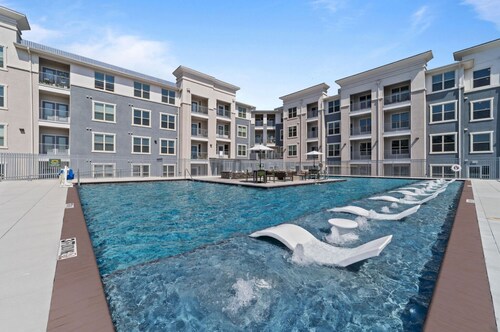 NEW 1BD with WiFi w/Pool & King