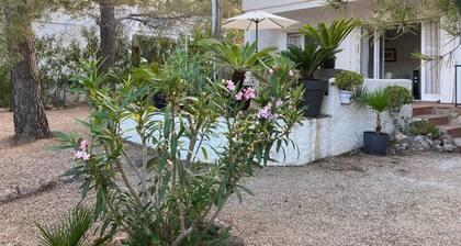 Pleasant villa between sea and mountains in Las planes del Rey