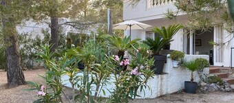 Pleasant villa between sea and mountains in Las planes del Rey
