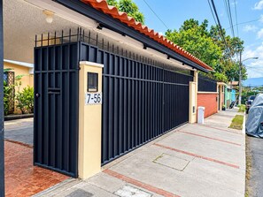 Entrada de la propiedad