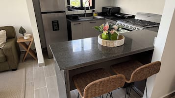 Mikrobølgeovn, ovn og kokeplater