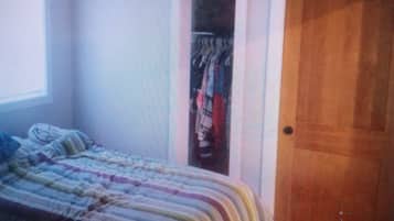 1 bedroom, WiFi (free), bed sheets