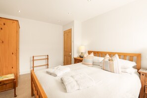 3 bedrooms, iron/ironing board, free WiFi