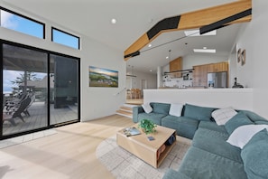 Smart TV, fireplace, stereo