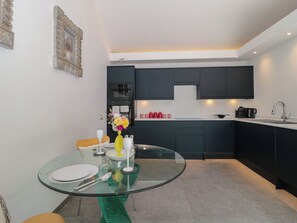 Cottage | Cuisine privée | Batterie de cuisine, vaisselle et ustensiles