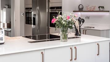 Cookware/dishes/utensils