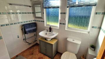 Cottage | Bathroom | Shower