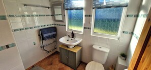 Cottage | Bathroom