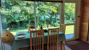 Cottage | Dining