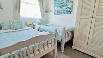 Cottage | 2 bedrooms, individually decorated, individually furnished, free WiFi