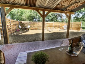 Outdoor dining - The Retreat at Glanrannell Park House (Llanwrda)