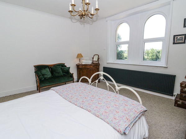 6 bedrooms, individually decorated, individually furnished, free WiFi