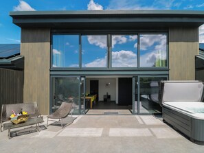 Cottage | Interior - Number 7 (Bristol)