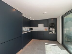 Cottage | Private kitchen | Cookware/dishes/utensils - Number 7 (Bristol)