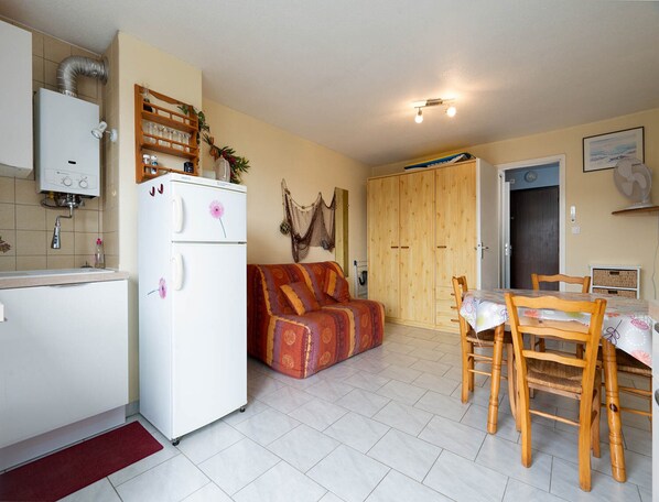 Dining - Studio Apartment for 4 People in Agde (Agde)