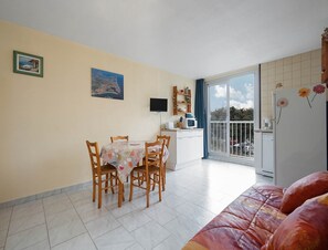 Apartment | Dining