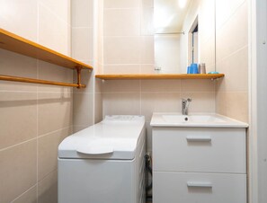 Apartment | Bathroom