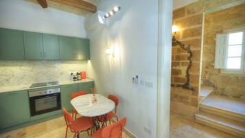 Fridge, oven, dishwasher, coffee/tea maker