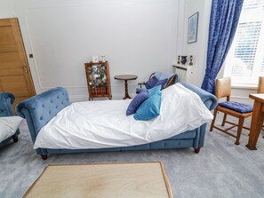 4 bedrooms, individually decorated, individually furnished, free WiFi
