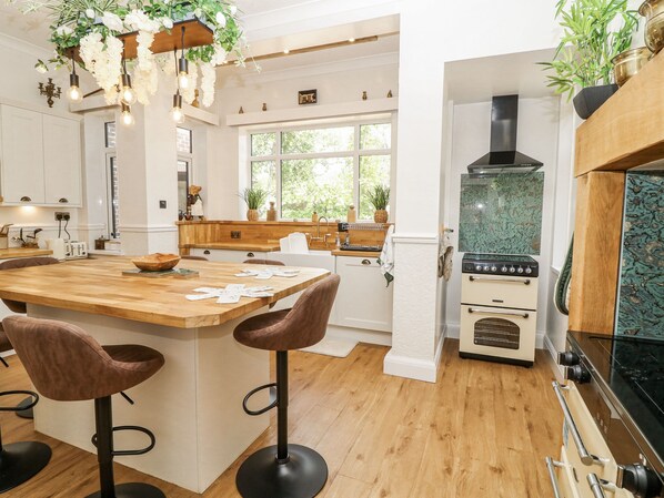 Dishwasher, cookware/dishes/utensils