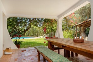 屋外ダイニングエリア