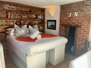 2 habitaciones, tabla de planchar con plancha, cuna de viaje y wifi 