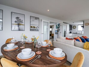 Cottage | Dining